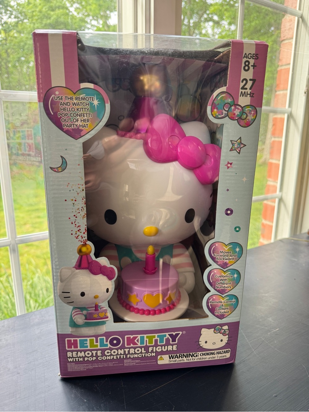 Hello Kitty Remote Control Figure with pop Confetti Function - Picture 2 of 8
